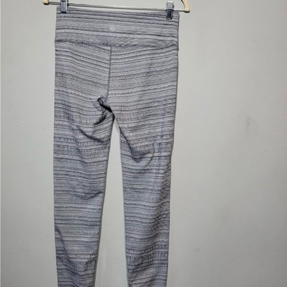 Athleta High Rise Jacquard Chaturanga Black White Pattern Leggings Size Small - Picture 2 of 5